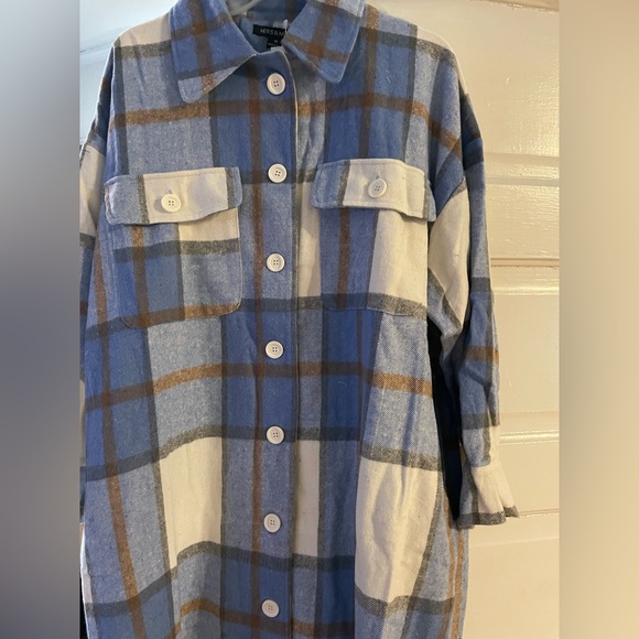 Plaid button down shacket blue combo. Size Large. NWT - Picture 4 of 5